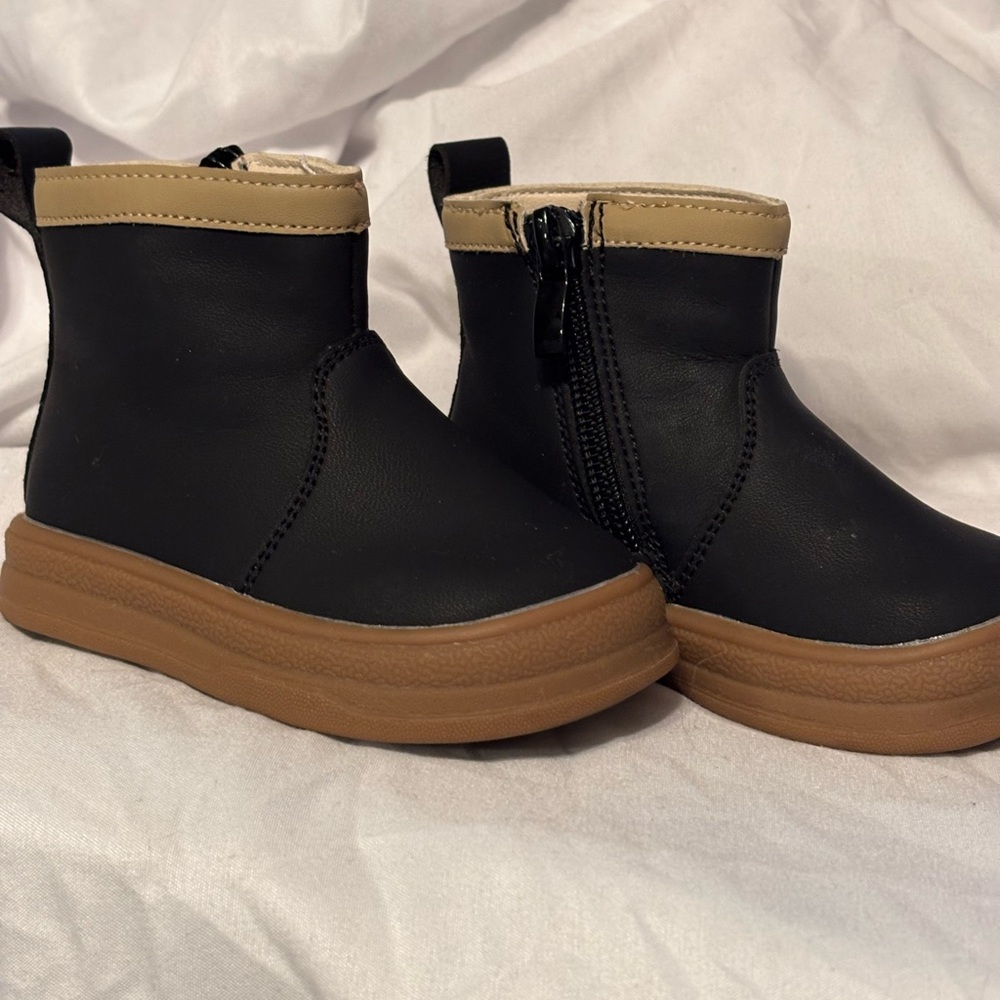 Kids Black fur lined boots